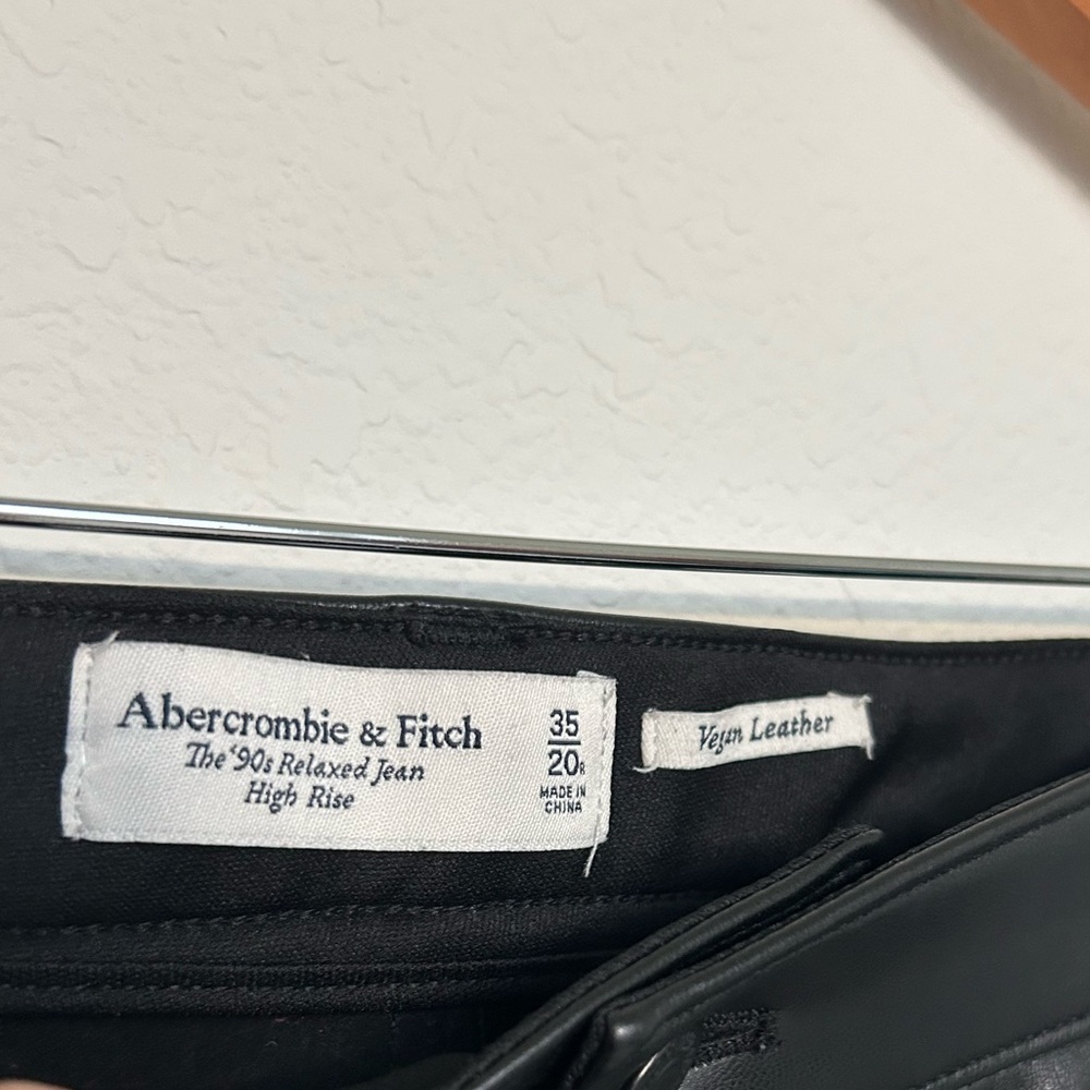 Abercrombie & Fitch Vegan Leather High Rise 90’s Relaxed Jean - Picture 4 of 5